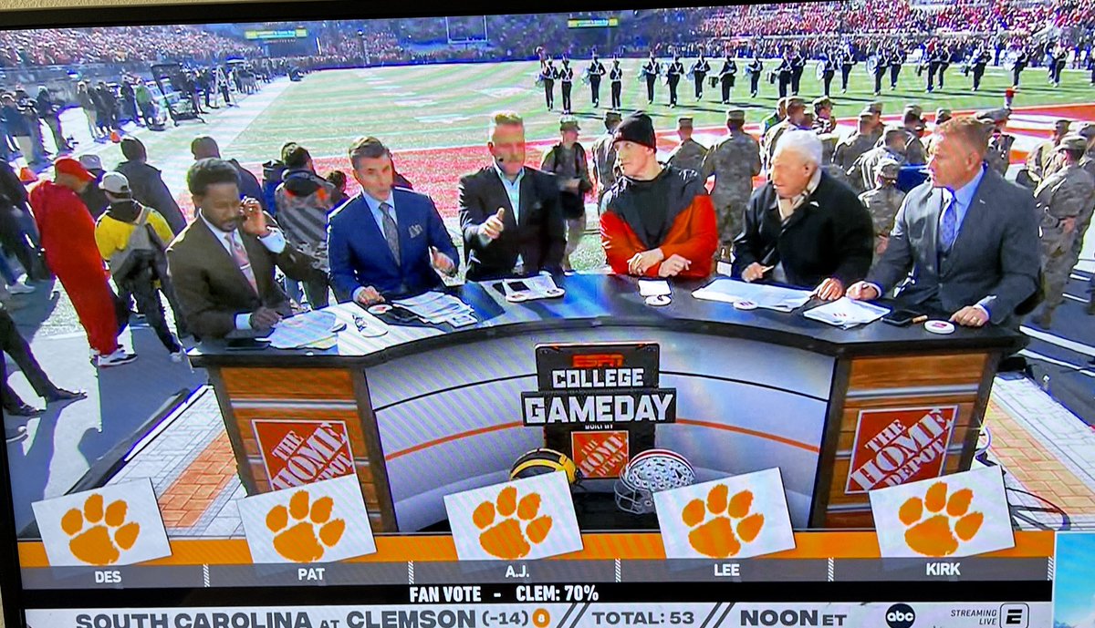4mikeo's tweet photo. This aged poorly. #Gamecocks #SpursUp #GameDay @GamecockFB #clemsux https://t.co/JAb0VFPmn1