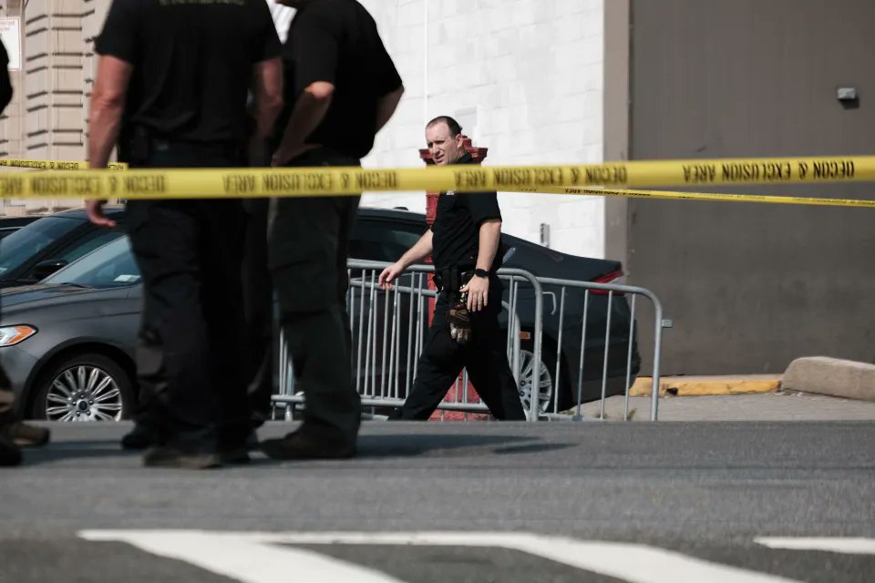 Una adolescente de 14 años fue alcanzada por disparos perdidos en El Bronx a plena luz el “Día de Acción de Gracias”, mientras se dirigía a hacer compras para la celebración familiar, informó su madre.