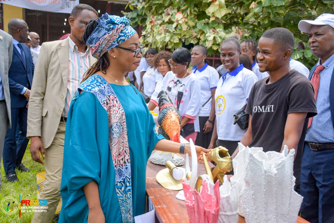 TshopoProvince's tweet photo. Clôture de la 1ere édition de Salon des Métiers et de Formation organisée par @Enabel_en_RDC dans le cadre de son Programme ELIKYA en partenariat avec la FEC TSHOPO, sous le Haut Patronage de la Gouverneure de la Tshopo, son Excellence @MadeleineNikom2 1/t https://t.co/9bldCvM3Zw