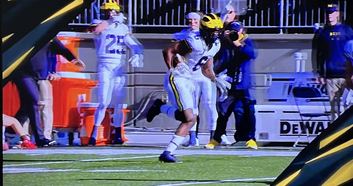 SantaJOno's tweet photo. It’s great to be a Michigan Wolverine! 45-23 W over OSU at Ohio Stadium. B1G Championship, here we come. #GoBlue #JBOS https://t.co/cjUsnKezAj