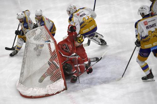 #Hockey #Valenciennes :  Les deux équipes ont eu leurs temps forts, mais c'est bien les @diablesrougesfr qui s'imposent face à <a href="/phenix_de_reims/">Phenix de Reims</a>. 👏🏒 lavoixdunord.fr/1259159/articl…