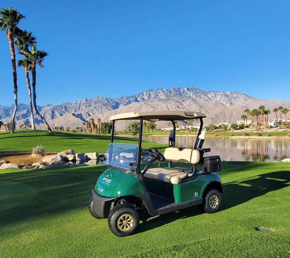 EZGOvehicles's tweet photo. This week's #FleetFriday is Escena Golf Club, which combines a championship course with a beautiful Palm Springs setting.
📷: @escenagolf
#EZGO #LiveLarger #GolfCart https://t.co/YpsUKS6KOW