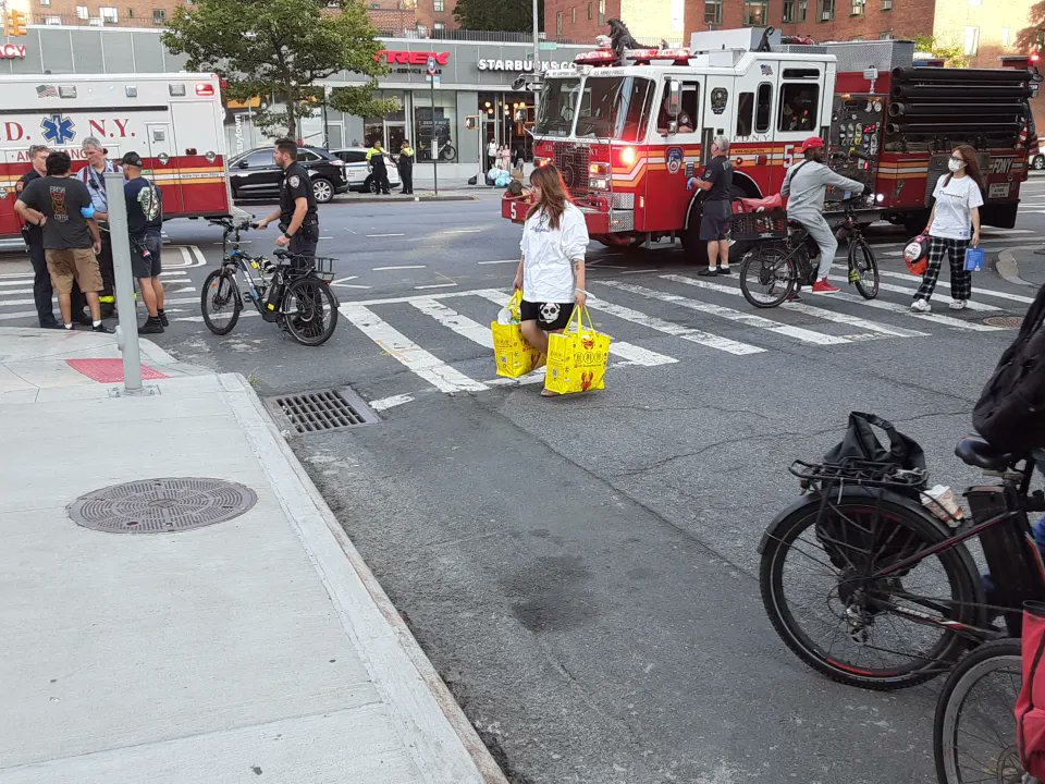 Horrible final: ciclista arrollada por camión el día de Thanksgiving en Queens, Nueva York
