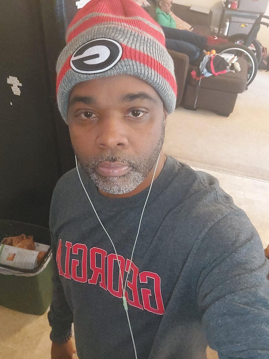 PeaceWarriorQue's tweet photo. #GoDawgs 
Keep Chopping!!! https://t.co/YY7WLV4MGP