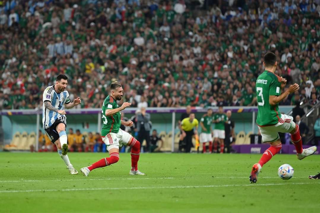 Fa95s's tweet photo. فكأنني بالرمح أضرب قائلاً .. الأرض أرضي والزمان زمانيه 💙
#Messi𓃵 
#FIFAWorldCup https://t.co/blcXXklayJ