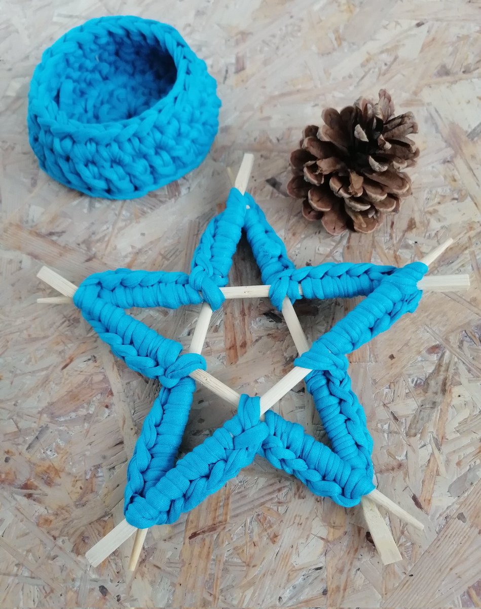v99chagina's tweet photo. #knittingtwitter #giftideas #knittingtopia #handmade
#sei #seinetwork #NFT #etsy
#hairclips #flowerclips #crochet #etsyshop #NFTArtist #nature
#blümen #christmas #homdecor
#knittingtopia #freepattern #fiberartist #star https://t.co/7zdwW2MDpR