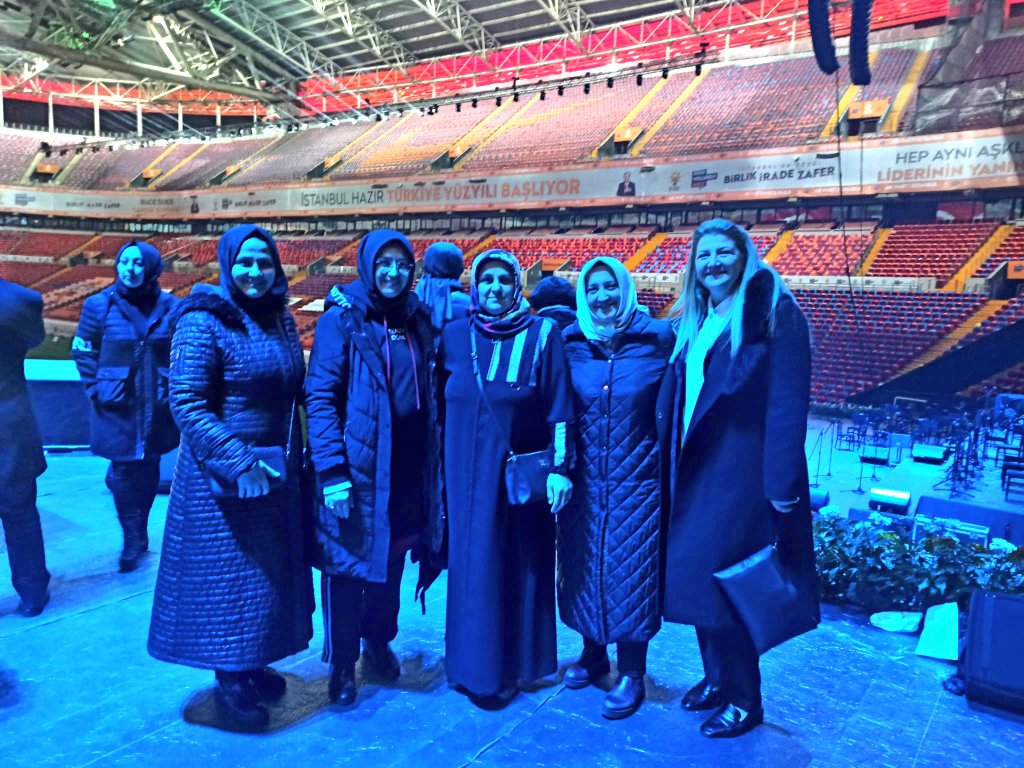 Emine Şakar tweet media