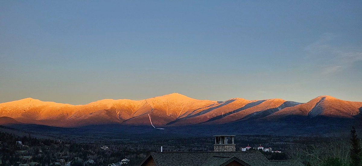 afalk's tweet photo. Alpenglow on the Presidential Range
#brettonwoods #nh #whitemountains #dayatthewoods #alpenglow #presidentialrange #mtwashington https://t.co/rdMdAGyVlT