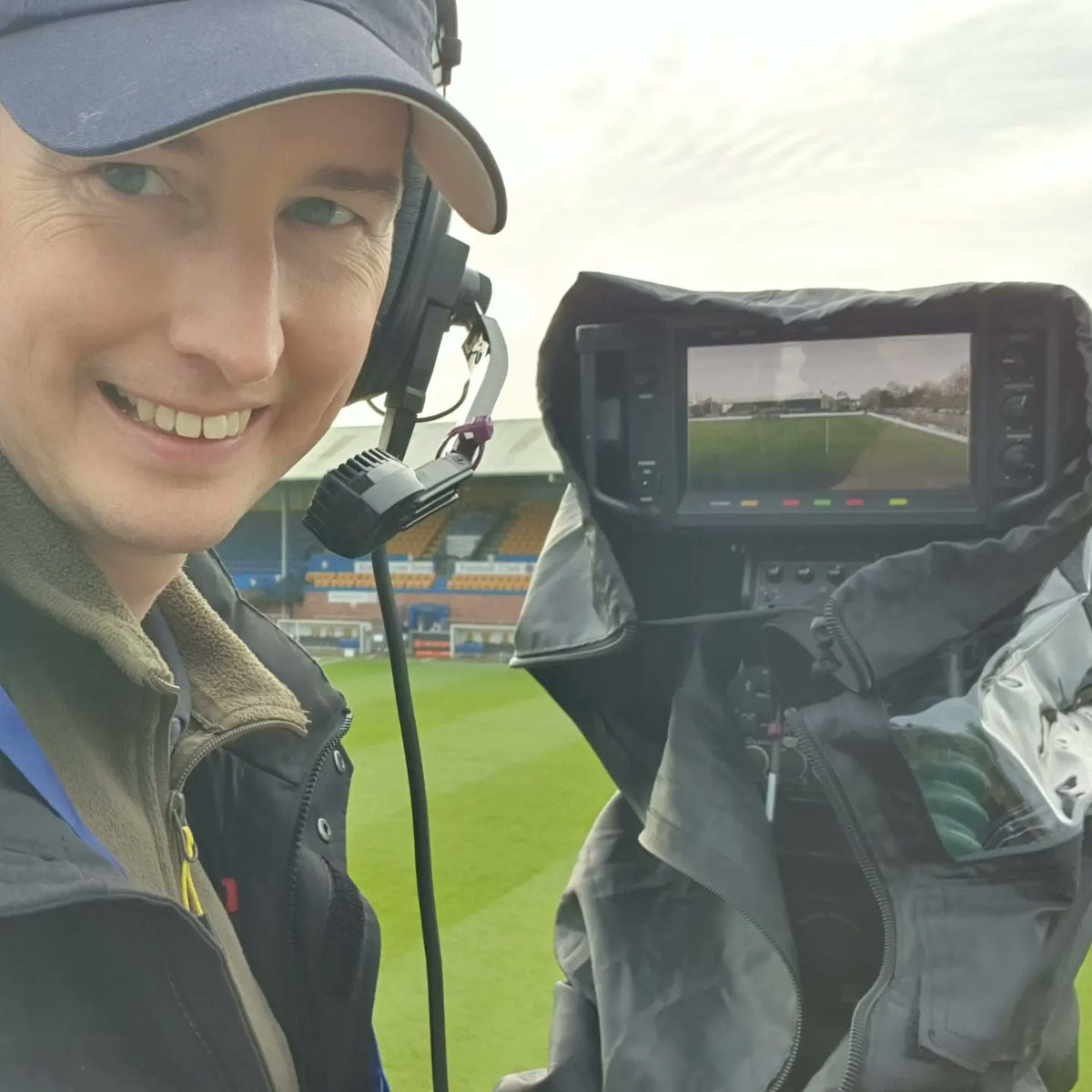 danbarnardmedia's tweet photo. Here's me #cameraoperating 18 yrd #cameras lw & today,1 was a remote hothead #TV cam live on Sky & 1 was a manual operated broadcast cam live on BBC1.T game last week was League 1 at Portsmouth & today was FA Cup at King's Lynn. #versatile #hothead #Freelance #availableforhire https://t.co/QnUtjMfexv