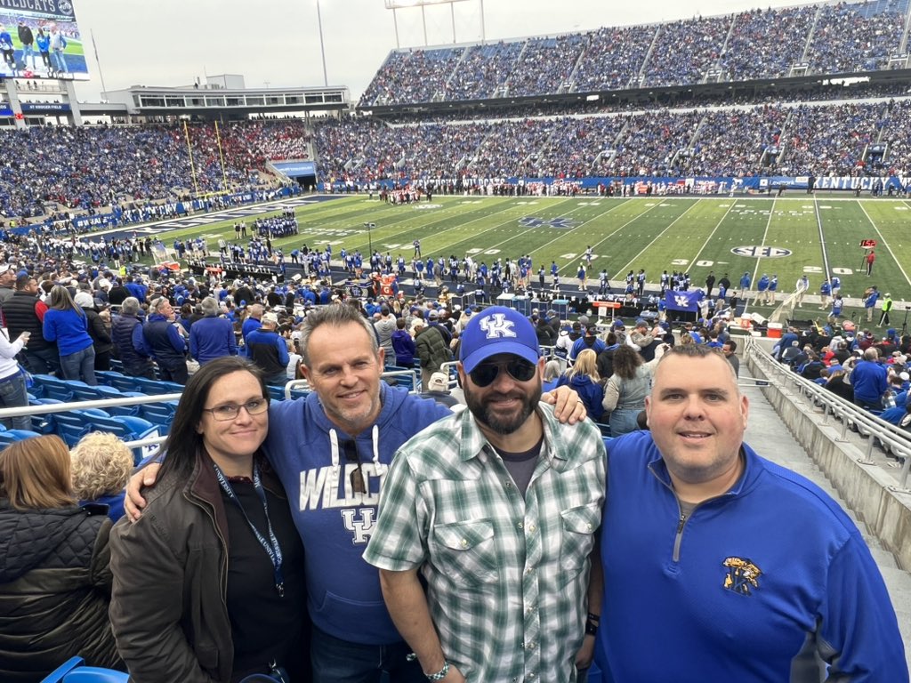 RichOSimpson's tweet photo. At the @UKFootball game with @Shannanigan_ , Rick and Thomas. https://t.co/qMwoLOO3dk