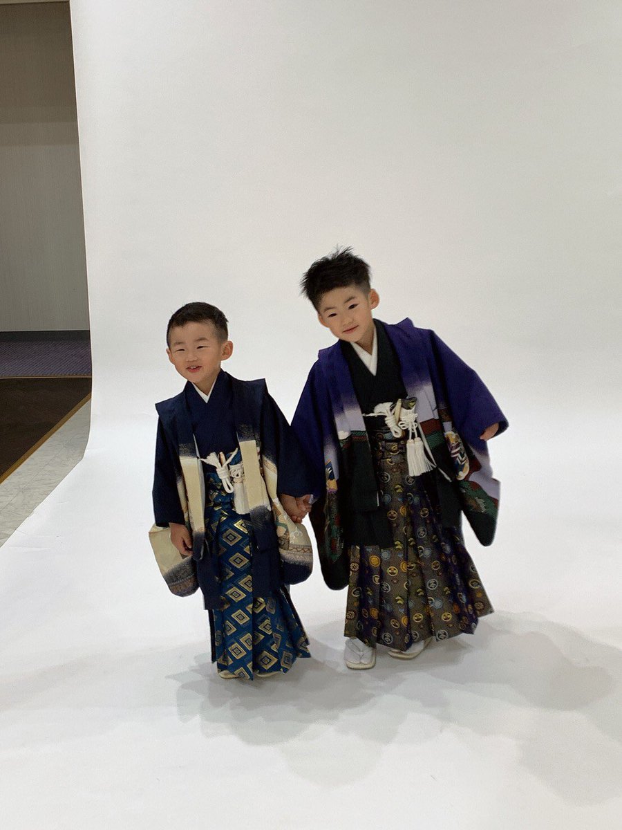 umeo_876's tweet photo. 七五三👘
子供達お疲れ様でした😂 https://t.co/NycbPrtaEi