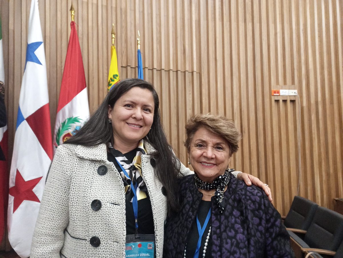 ingmsq's tweet photo. @UDUAL Feliz de mi foto con @DollyMontoyaUN https://t.co/0TrBjZUtje