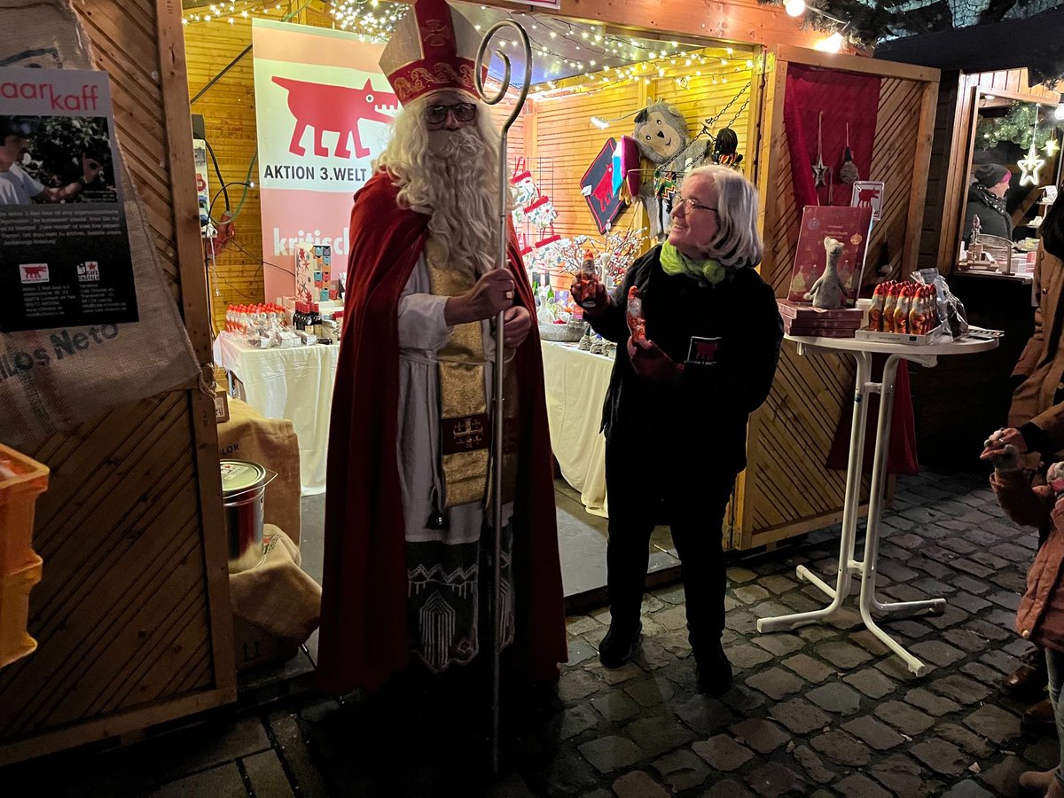 SelzerGertrud's tweet photo. Heute war ich für die @a3wsaar unterwegs auf dem #Merziger #Nikolausmarkt. Mit #Saarkaff, unserem Kaffee aus #solidarischerlandwirtschaft mit #Nicaragua und Schokafennikoläusen, Filzprodukten aus Nepal.... https://t.co/wMZqJ0m0ot
