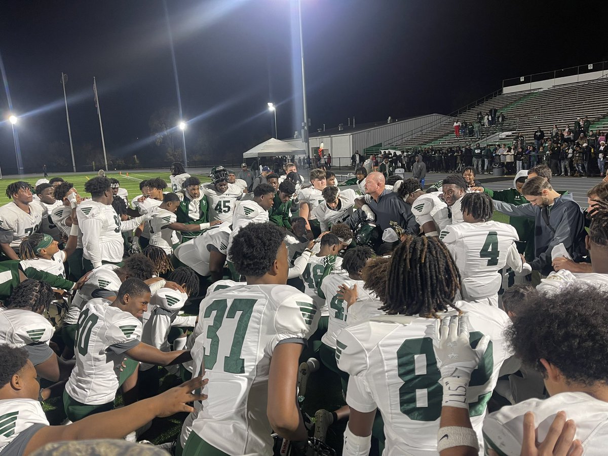WP_Athletics's tweet photo. #11brothers #refusetolose #choosegreatness #toomuchpoint https://t.co/c7BGMHhwEP