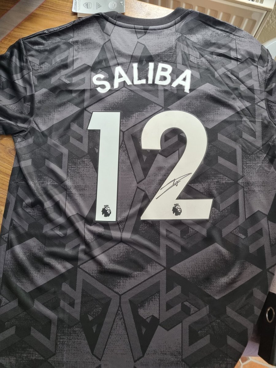 🚨 Giveaway time! 🎁

I have teamed up with <a href="/SignedMoments/">⚽️Signed Moments⚽️ Shirts for sale & giveaway</a> to give away a SIGNED William Saliba Arsenal 2022/23 away shirt!

To enter, simply:
RETWEET this tweet.

You must be following both <a href="/SignedMoments/">⚽️Signed Moments⚽️ Shirts for sale & giveaway</a> &amp; <a href="/afcstuff/">afcstuff</a> to win.

Winner announced in two weeks. Best of luck! 🤞 #afc