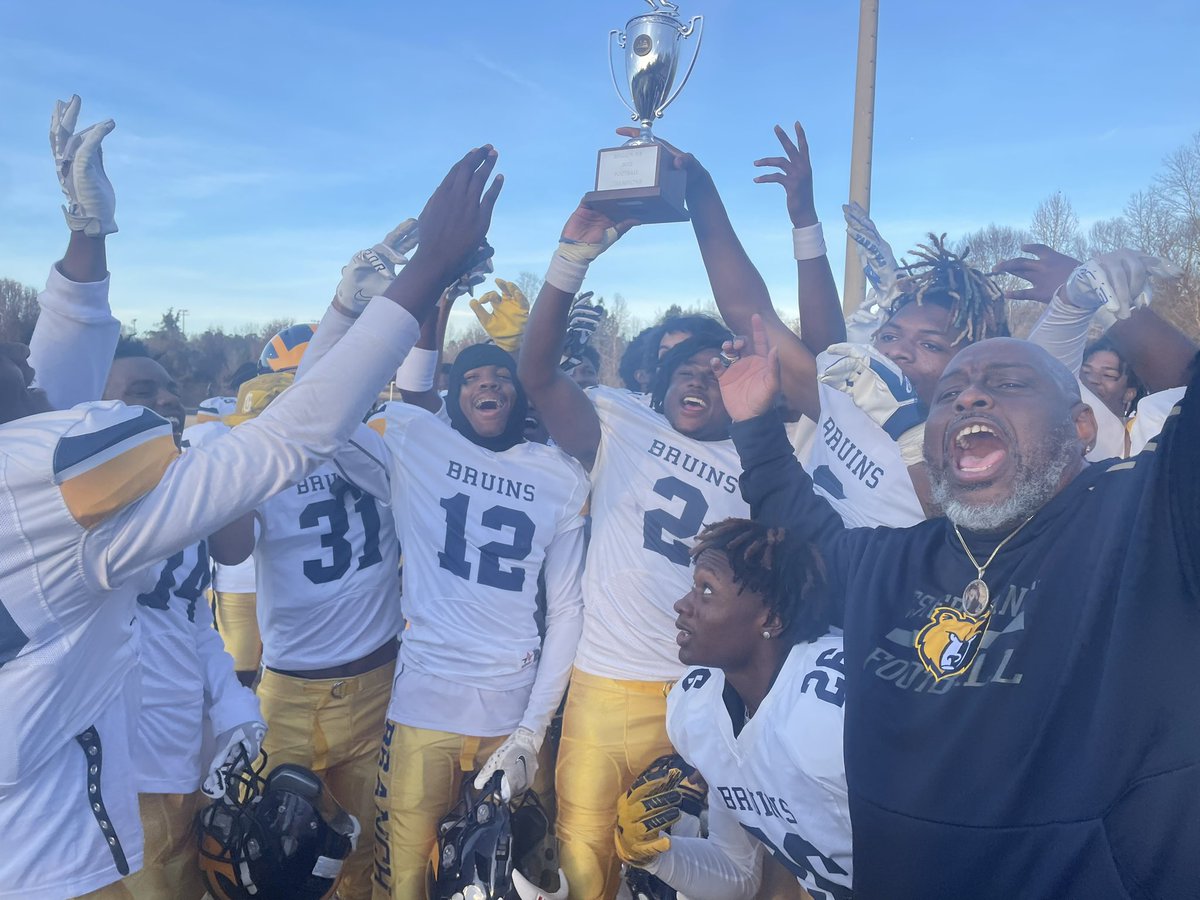 Nathan_Epstein's tweet photo. FINAL: @WBBruinsFB holds off Manchester 21-14 to claim first region title since 2001. Bruins two wins away from first ever state championship. @WAVY_News https://t.co/F70Uk8Szk0
