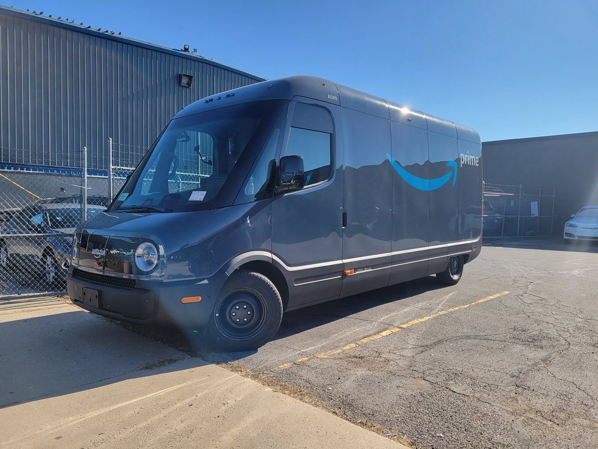yern3wstepdad's tweet photo. @SnazzyQ Had one stop by work the other day. Kinda wish I coulda looked inside https://t.co/rCmMXLWZwK