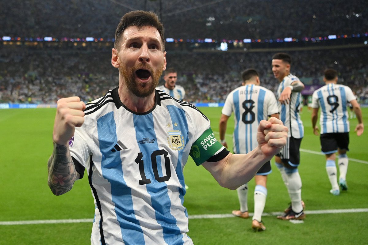 theFBstats's tweet photo. Lionel #Messi with Argentina 🐐

🎽 167 Games
⚽️ 93 Games
🎯 53 Assists
🕑 13774 Minutes played
🕑 94 Minutes per goal/assist

#ARGMIX #Qatar2022 #FIFAWorldCup https://t.co/KNvr39iTtC