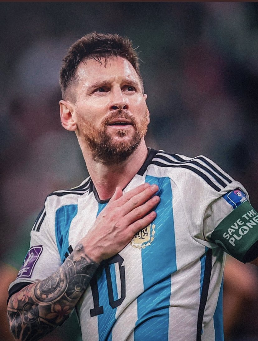 Nosnah18's tweet photo. It had to be Messi 👑 https://t.co/NQsFnELbsB