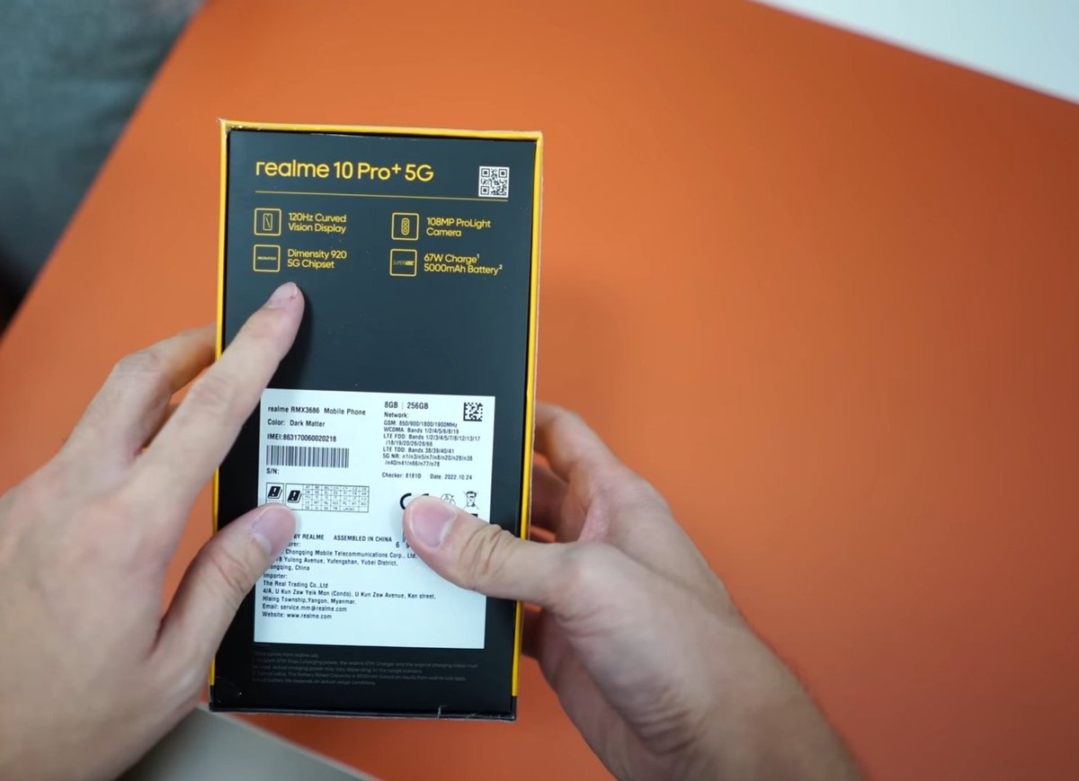 ravi3dfx's tweet photo. #realme10ProPlus5G Global unit launch with #Mediatek #Dimensity920 Processor 🧐
Maybe for Price 24,999 Rupees 😹 

#stufflistingsarmy #technews  #realme #daretoleap #realme10ProSeries5G #CurvedDisplayNewVision https://t.co/teuQuYSSP4