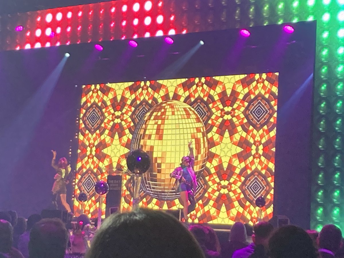 RetterHannah's tweet photo. Amazing opening to the awards evening. Very proud to be part of this amazing company. #DLC22 #OurPeopleOurFuture @DayLewisGroup https://t.co/xN6ptFJW8e