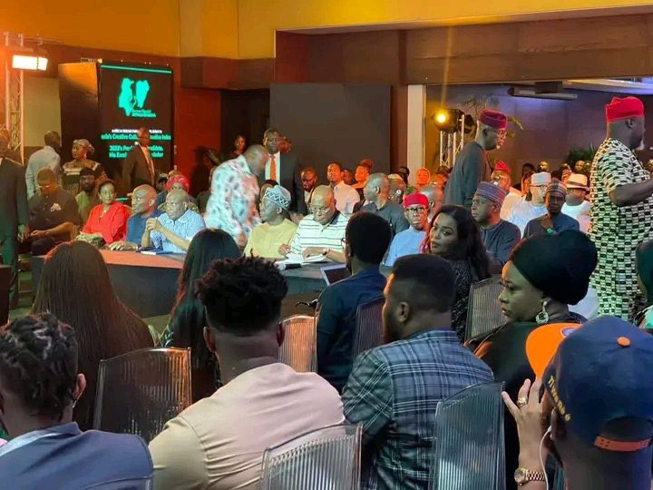 Ubando001's tweet image. The Conversation With His Excellency @atiku Abubakar and The Creative Industry it’s productive. Together we can get it done 

#AtikuMeetsCreativeIndustry

#RecoverNigeria