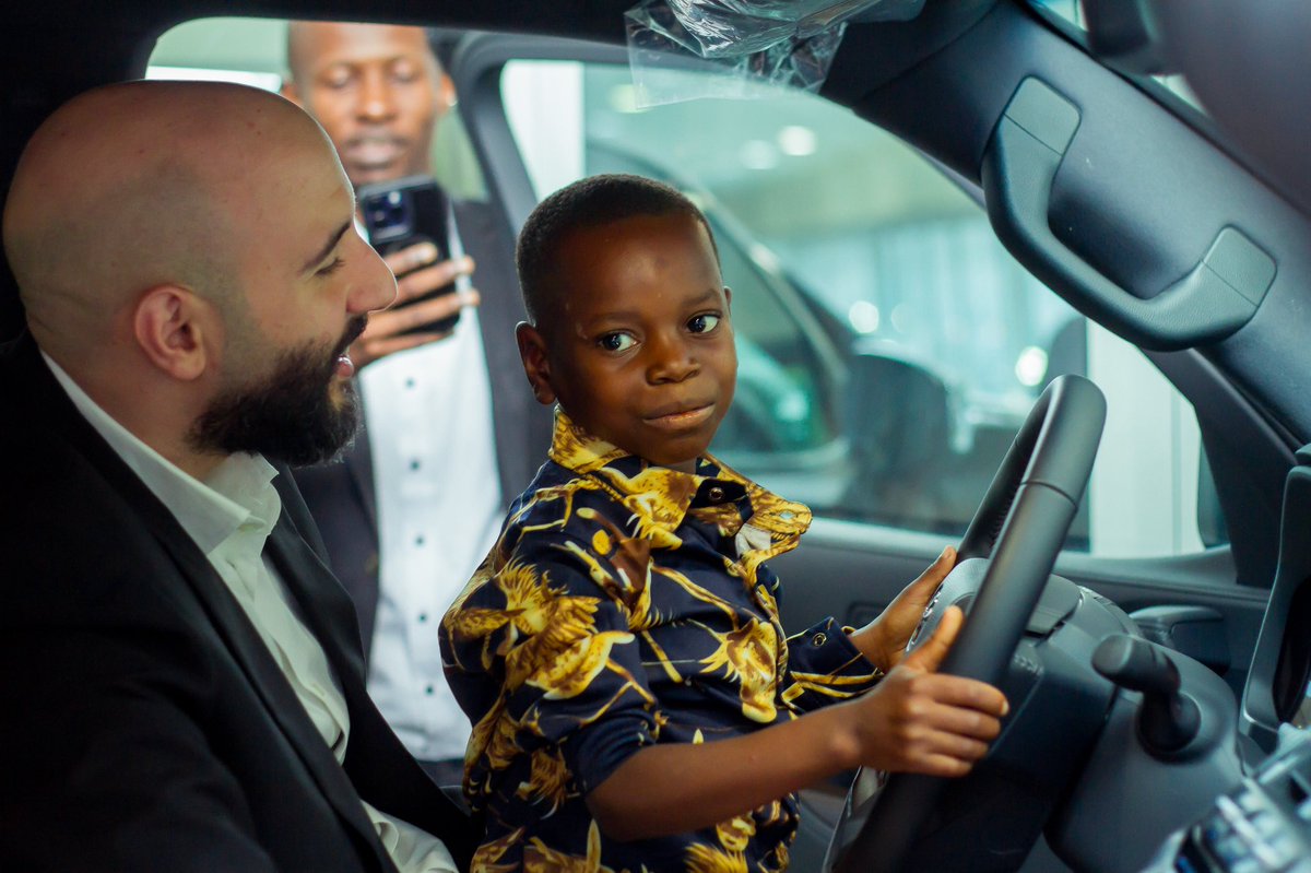 Chers amies à kin. C qoui cette affaire de Junior ? Qui peux m'éclairer ?