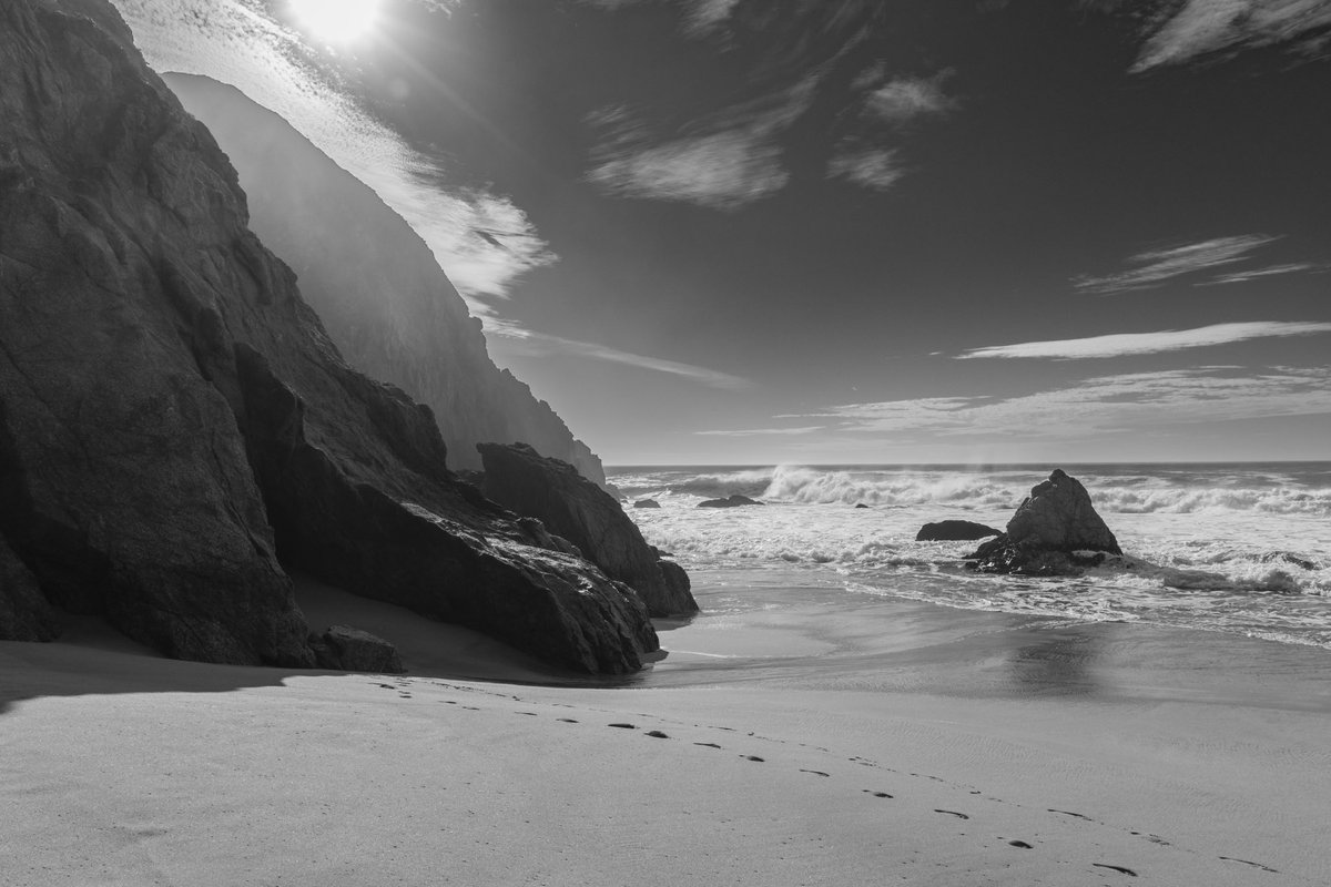 jdvogt's tweet photo. A dramatic day at the beach. https://t.co/HyAMc2mglX