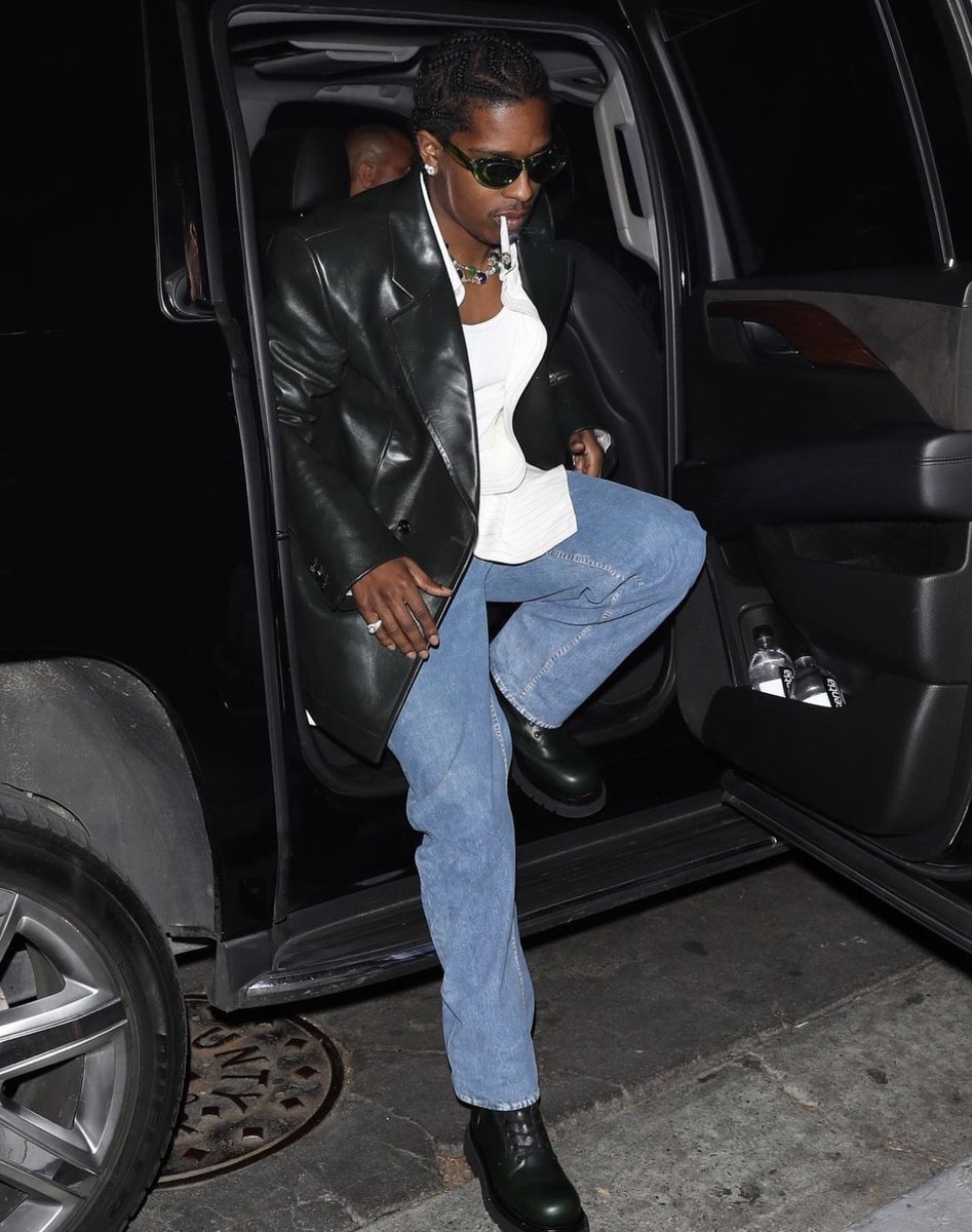 StreetFashion01's tweet photo. ASAP Rocky wearing Bottega Veneta🖤 https://t.co/ppktJknsOZ