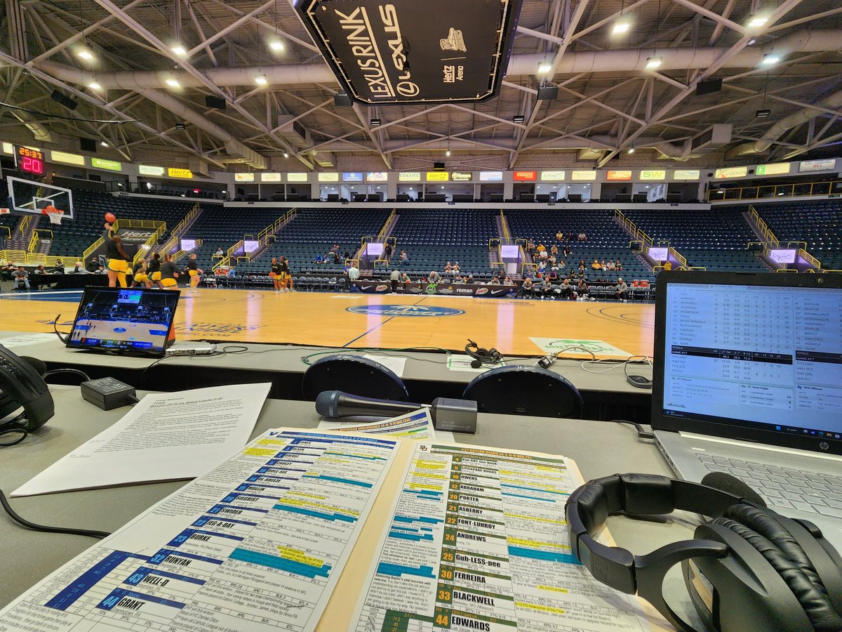 JonGrossPxP's tweet photo. ⭐️The stars are out tonight in SW Florida at the @GCShowcase! ⭐️

Maddie Siegrist and No. 23 @novawbb take on No. 21 @BaylorWBB in today's only top-25 matchup (5 p.m.)

No. 22 @umichwbball meets AAC power @USFWBB (7:30 p.m.)

📺 @FloHoops
🎙On the call with @ABepko
🏀 https://t.co/BwdQoLcFcL