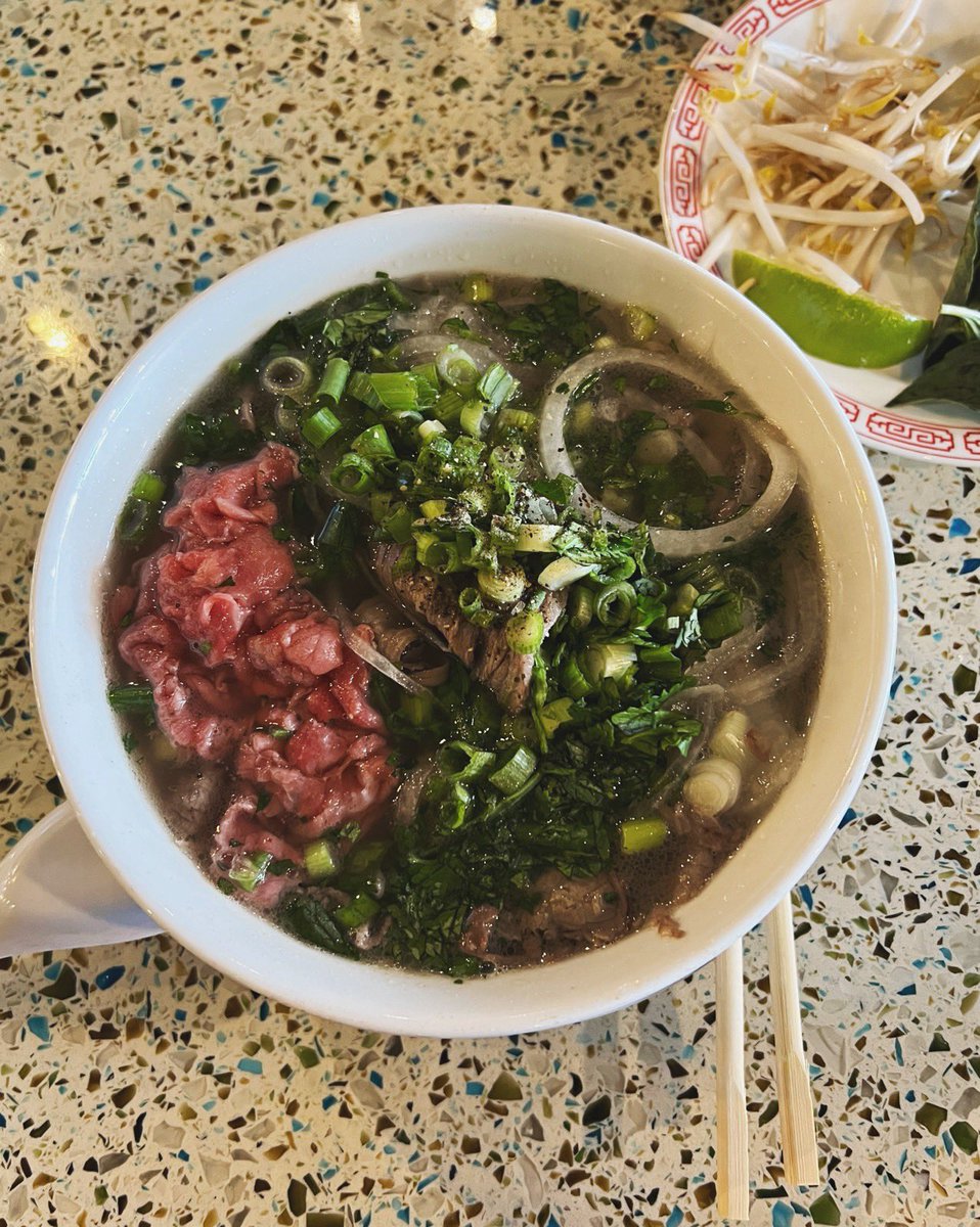 pholangthang's tweet image. Ok, enough leftovers. Time for phở. #pholangthang #dothelangthang #soup #vietnamesefood #cincinnati