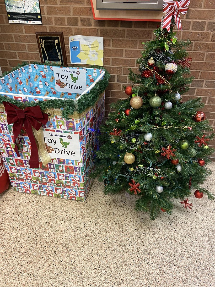 Happening now until December 19th, 13 Division is hosting a Holiday Toy Drive. Looking for new, unwrapped toys to help out our #community kids. Picks ups are also available. Call 416 808 1319 or message me if needed. #CommunityPolicing #NeighbourhoodOfficers