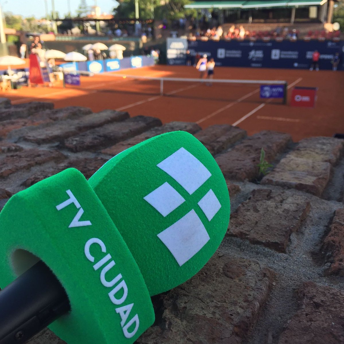 TVCIUDADuy's tweet photo. ¿Ya tienen preparados sus 🍿🍿🍿? Ya se juega las semifinales del #MVDOpen2022 

#MVDOpenxTVCiudad desde la cancha central del Carrasco Lawn Tennis Club y vos lo ves 👀en vivo, por la señal 6.1 de la televisión abierta de Montevideo https://t.co/ZGlgib62RG