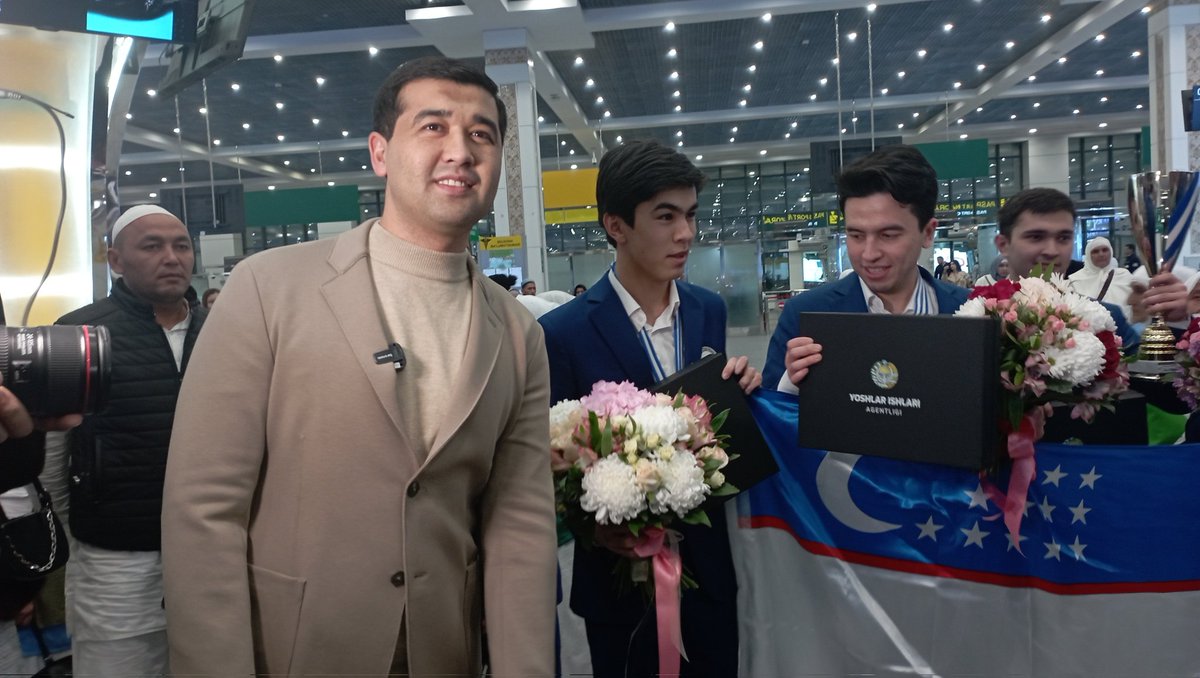 MahkambekP's tweet photo. Shaxmat chempionlarini kutib olishda, rahbarimiz yonida turdik yoshlar haqiqatda munosib kutib olindi. Albatta bizning mahallamizdan ham mana shunday yoshlar chiqishini kutib qolamiz. https://t.co/5WWpzPKRah