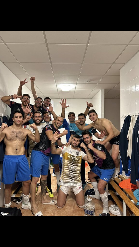 Arroyo_Fs's tweet photo. 6/6 y queremos más ‼️

1️⃣ @ad_santa_quiteria  - @ad_arroyofs 7️⃣

Goles: 
2 Álvaro 
3 Bachi
1 Loren
1 Javi

Atentos a nuestras redes sociales esta semana, se vienen cosas muy muy bonitas 💪🏼

#lahistoriacontinua https://t.co/4tC4B0g8qa