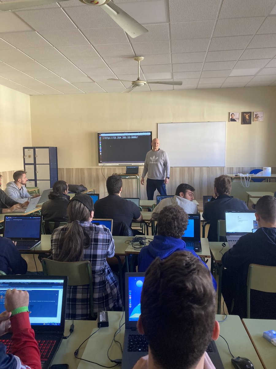 FPCiberSec's tweet photo. Hoy hemos estado con nuestro alumnado por el #secadmin2022, aquí tenemos al gran Miroslav Stampar @stamparm su taller “SQLMap for the masses” https://t.co/f7sPGxMCsn
