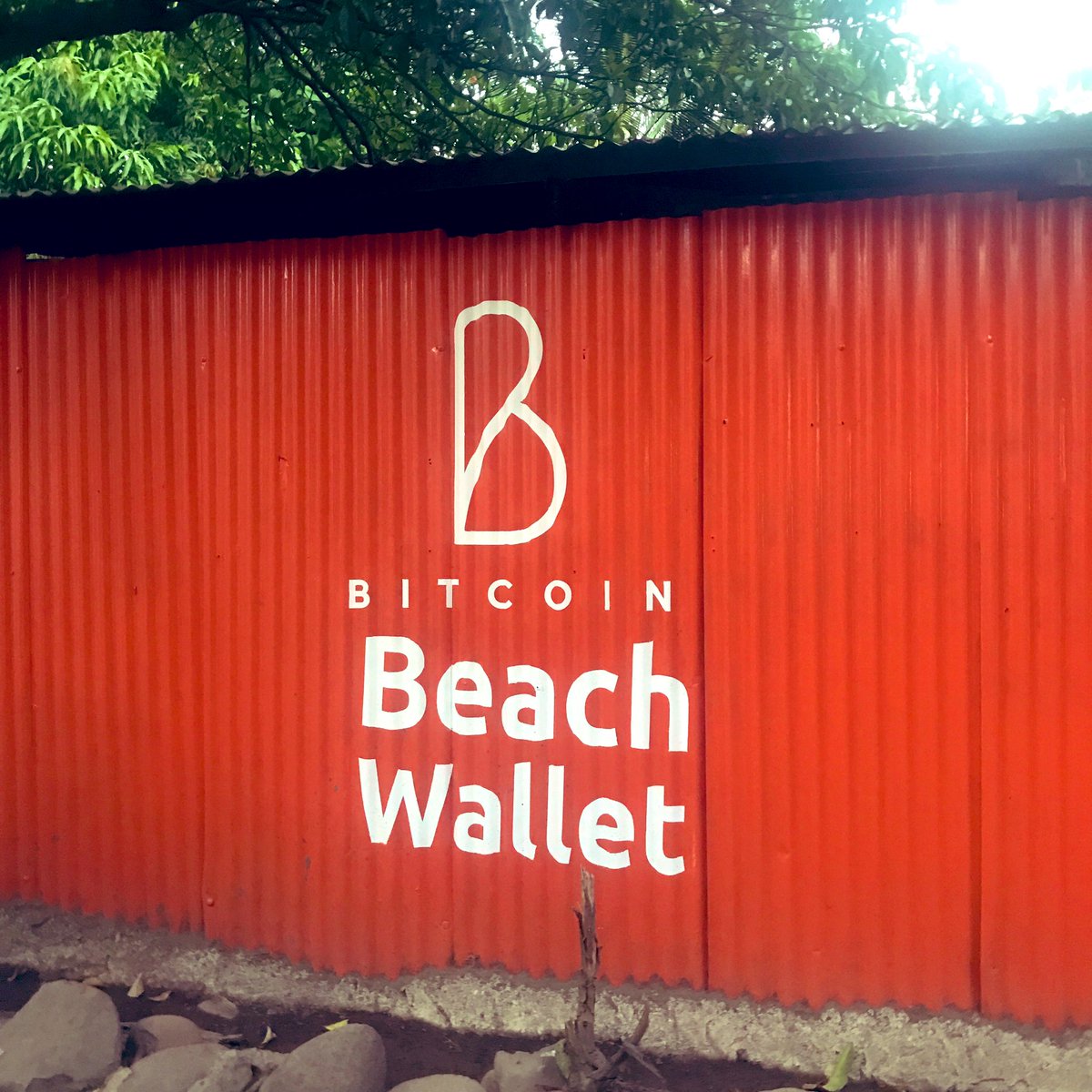 lissadeva's tweet photo. Amazing time in El Salvador for @AdoptingBTC ! I have seen amazing people, landscapes, sunsets, food and I felt actually very safe.

@nayibbukele  
@surfcity 
@BTCBeachWallet  
@elsalvador https://t.co/fKabfNLcyr