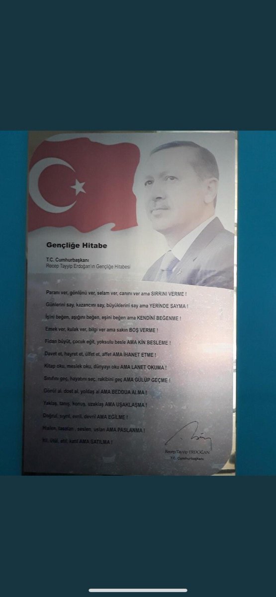 Çok beğendim!
Hadi kitapların ilk sayfasından Atatürk'ün gençliğe hitabesini kaldırıp yerine bunu koyalım