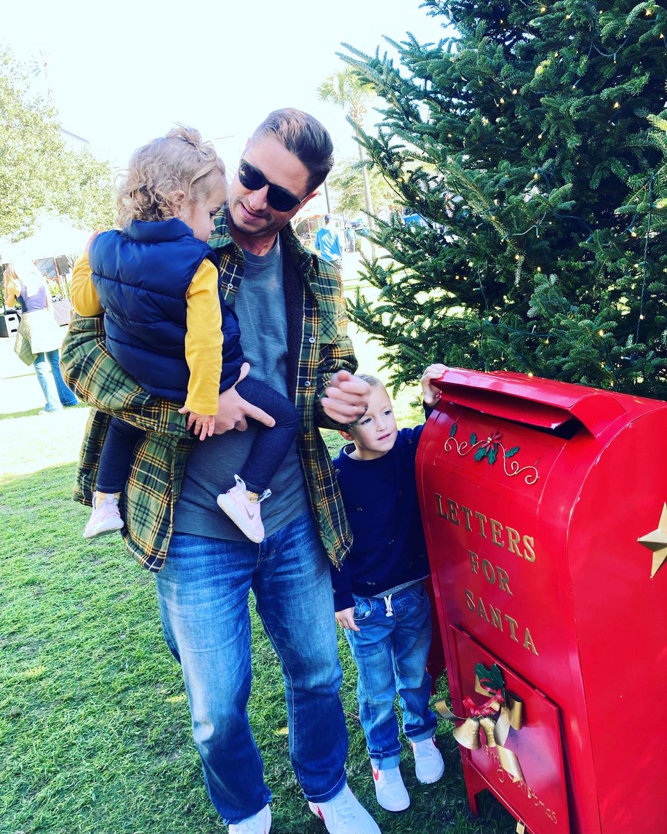 MattLawless__'s tweet photo. Keeping the tradition alive and well. So is Sadie with the tears. 😢 🎅 🏄🏼‍♂️ https://t.co/BdRE2JznFE