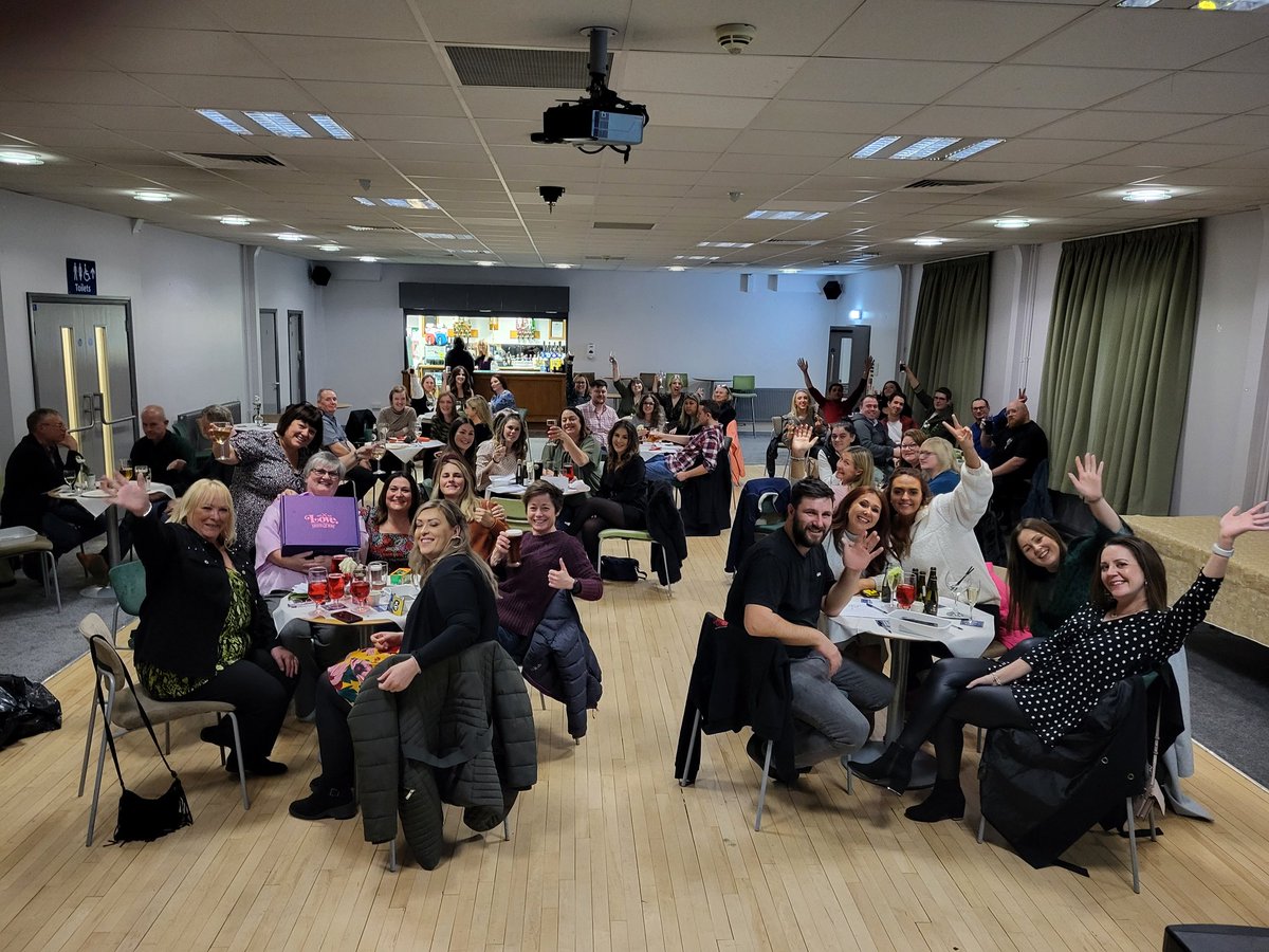 Surgical quiz night in full swing at the social club. Pizzas and rounds to suit all abilities. Best team names Dynamic Hip Crew, Airway to Heaven and NOF off. Great raffle prizes and lots of money for our Xmas food bank raised <a href="/_lizhill/">Algoman</a> <a href="/atalay_sarah/">Sarah atalay</a> <a href="/AmandaVipond/">Amanda Vipond</a> <a href="/SurgicalYhft/">Surgical Educators Y&STHFT</a>