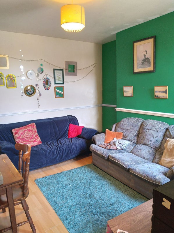 SSHCOOP's tweet photo. Are you a student sick of exploitative landlords?
We at SSHC are looking for two new members!

In our co-operative Crookes-based house, we're all equals. All members are empowered to actively contribute and democratically work together to run the co-op in lieu of a landlord (1/3) https://t.co/puLMPA1X48