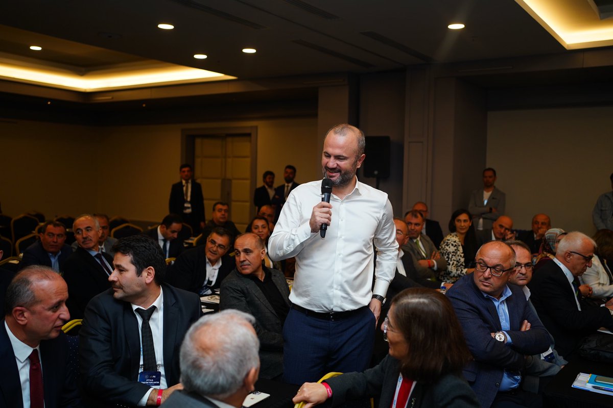 hakangulten's tweet photo. Başmüdürlerimizle birlikte, 2023 yılında ve uzun vadede gerçekleştirmeyi planladığımız projelerimize yönelik önemli kararlar aldığımız verimli bir toplantı gerçekleştirdik. https://t.co/Bc9aYXhaLt