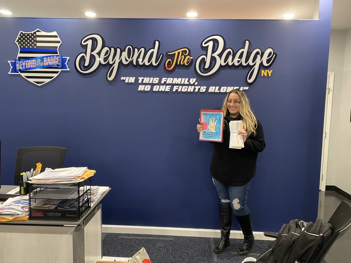 Thank you to all the teachers and students who participated in “Cards for Cops” the cards were delivered yesterday and will be given out to law enforcement agencies all over Long Island and New York by this amazing not for profit agency.
<a href="/BeyondTheBdgeNY/">BeyondTheBadgeNY</a> <a href="/meadowbrookem/">MeadowbrookSchoolEM</a>