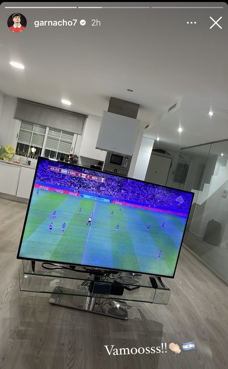 LMAsaysno's tweet photo. men will literally earn £50k a week and still live like this https://t.co/QPZXFYZwxg