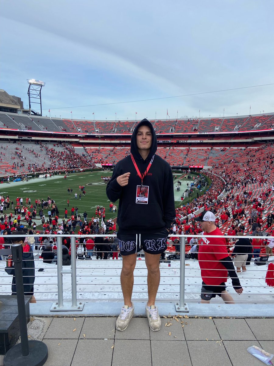 jackdamron43's tweet photo. had a great visit today. Go dawgs! @GeorgiaFootball @Coach_Gummy @coachGPhillips @RecruitGeorgia @LamarSorey @JeremyO_Johnson @ChadSimmons_ @BufordGAPrspcts @buford_football @GrindFactory7v7 https://t.co/KXfLSbsrW4