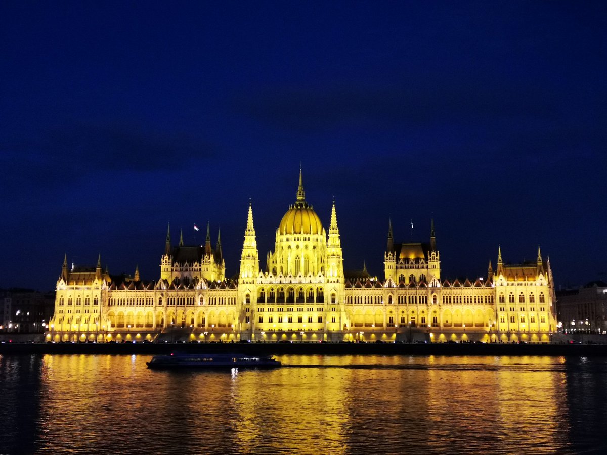 Yesterday photo shoot at Budapest.
#budapest
#nftphotography