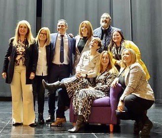 rodriguez_cuqui's tweet photo. “Tiempo al tiempo” es un espectáculo de stand-up comedy de @saraescu1981 donde cuenta y analiza las cosas,siendo parte implicada.
Fantástica tarde en compañía de compañeros y vecinos con 🤣y mensajes en #torrejondevelasco organizado por Mancomunidad Servicios del Suroeste
#25ntc https://t.co/NGeADYSzop