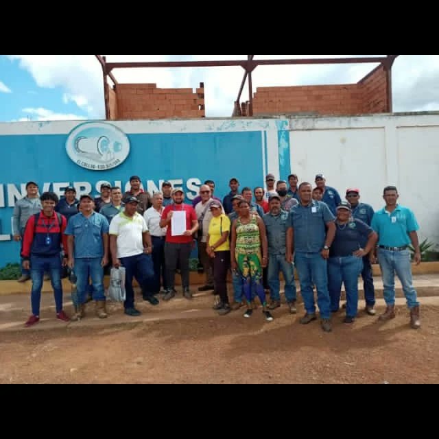 d_palazzi's tweet photo. El día de hoy 26/11/22 se cumplen 12 días de paro laboral en la empresa recuperadora Inversiones La Lucha 2016.c.a en reclamo de los pasivos laborales pendientes desde Diciembre del año 2021 https://t.co/2WQ5y9kHQj