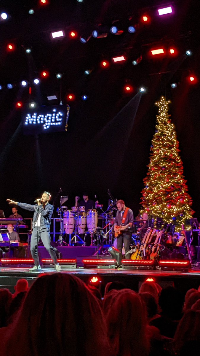 RockatielBlogs's tweet photo. Ok can we talk about how amazing @tomchaplin was @LondonPalladium? 👏👏👏🎄✨ #MagicOfChristmas #WalkingInTheAir https://t.co/zNbZLdC6jT