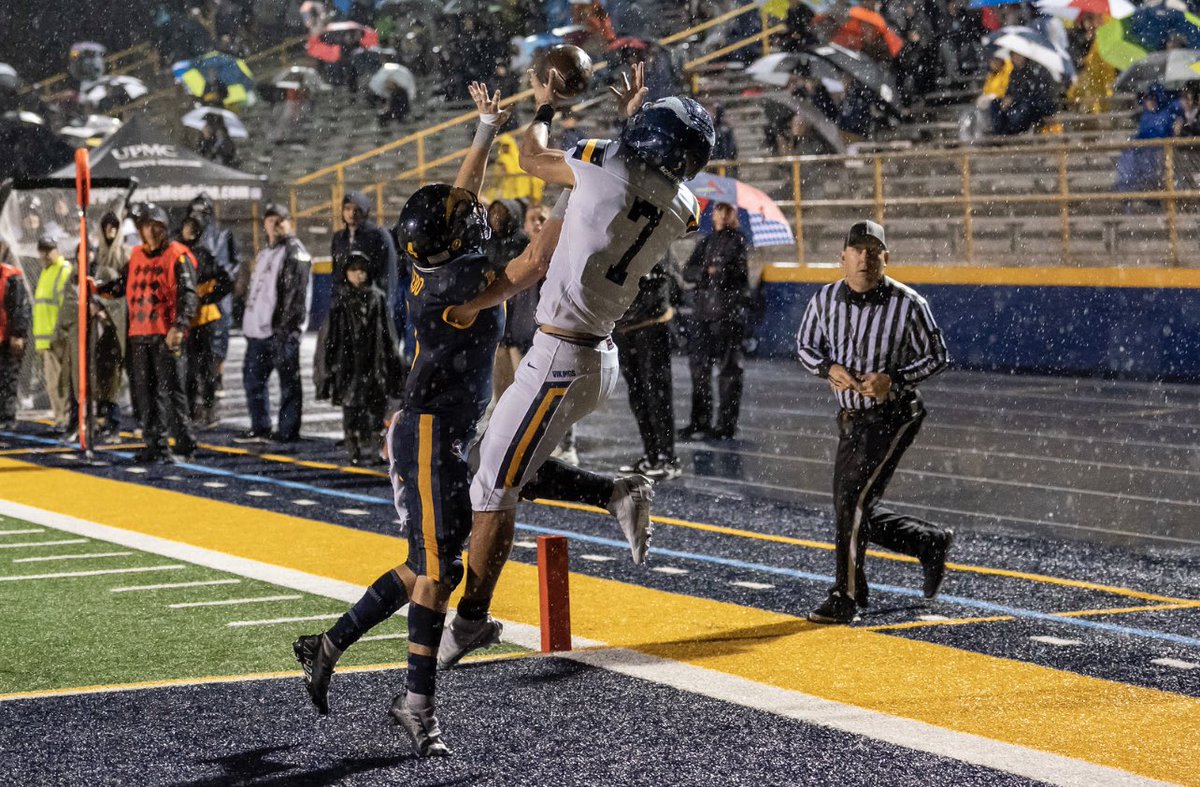 Junior Year Highlights‼️‼️

1st team All-Conference

6’3 200lbs 
@RivalsFriedman <a href="/BrianDohn247/">BrianDohn247</a> <a href="/210ths/">2Tenths Speed & Agility</a> <a href="/PCC_FOOTBALL/">Central Catholic Football</a> <a href="/wpialsportsnews/">The Content King Sports Media</a> 

hudl.com/v/2Jv03g